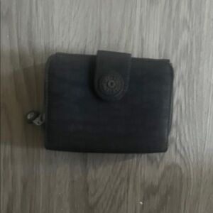 Compact Black Wallet with Zipper